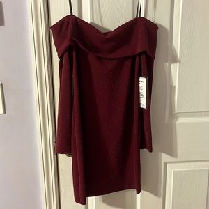wine red color, mini off the shoulder dress, gorgeous to go out in, size 5/6